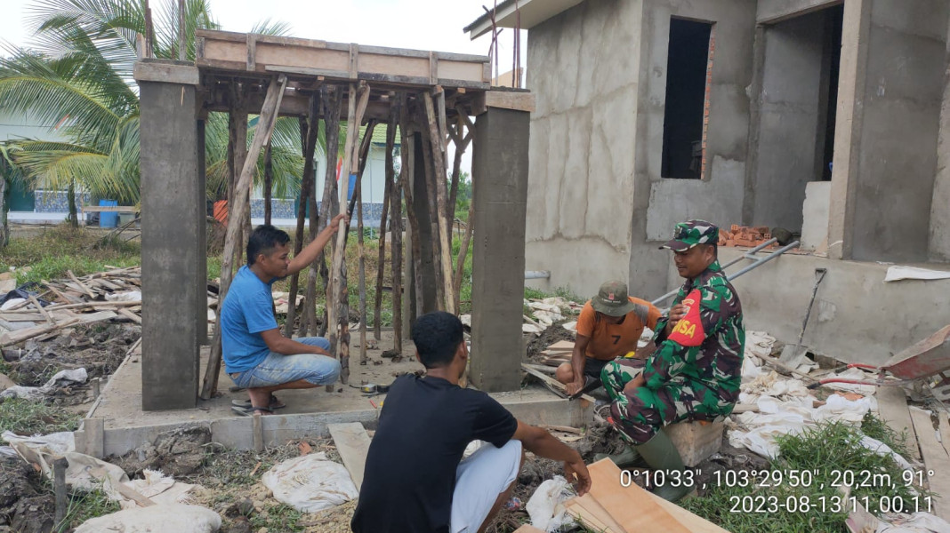 Mendekatkan Diri Kepada Warga, Babinsa Koramil 10/Pelangiran Tingkatkan Kerukunan Masyarakat