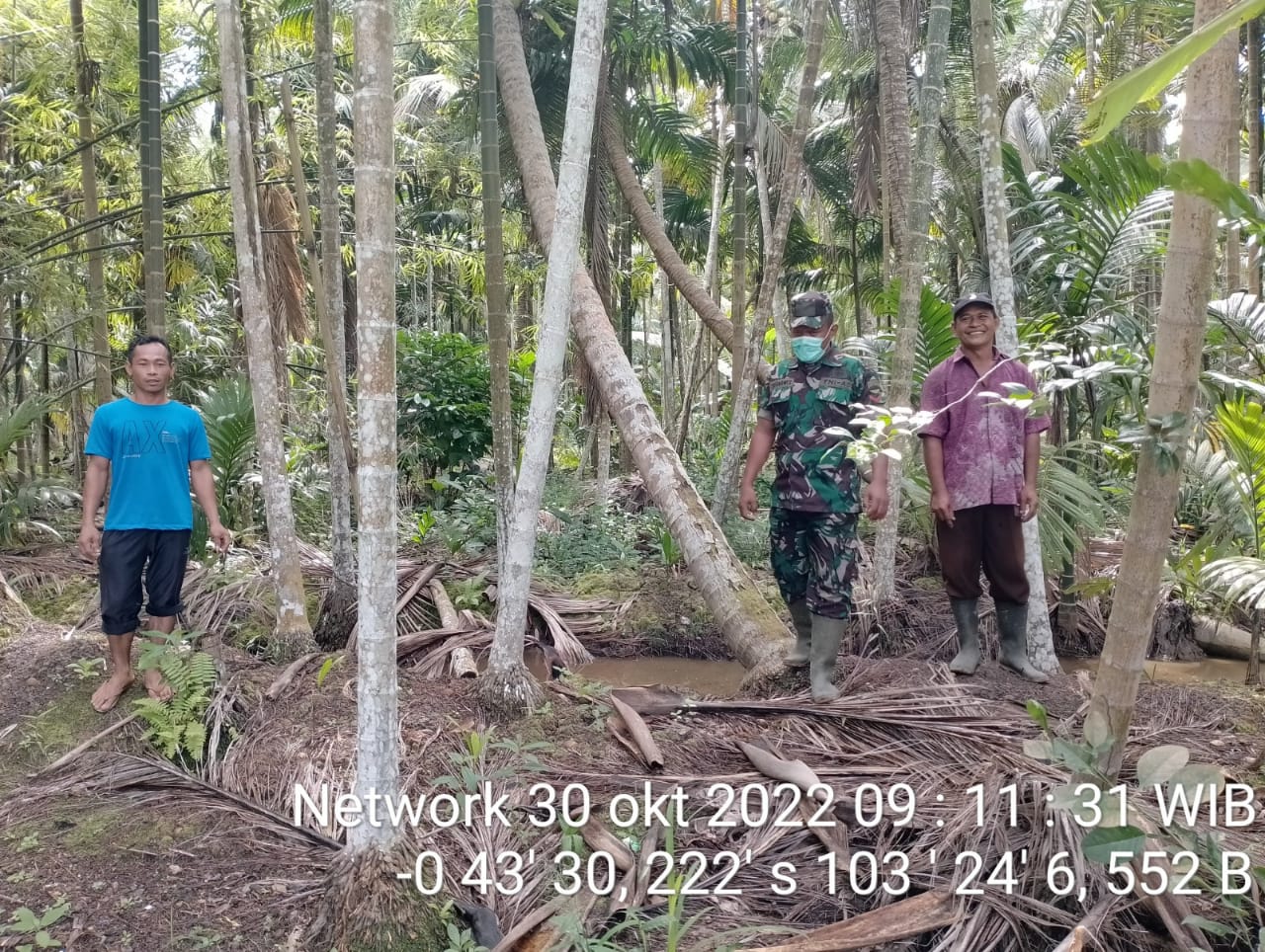 Menjaga Karlahut Melalui Patroli dan Sosialisasi Oleh Babinsa Koramil 07/Reteh