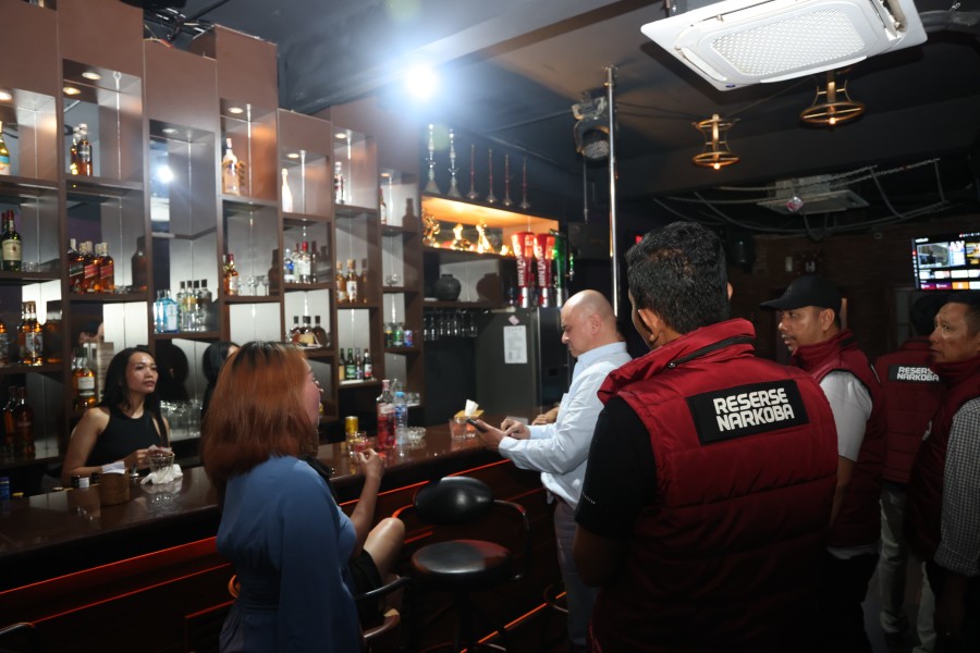 Polda Kepri Gelar Razia Tempat Hiburan Malam Di Batam ,Cegah Peredaran Narkoba Dan Miras Tampa Ijin Polda Kepri Gelar Razia Tempat Hiburan Malam Di Batam ,Cegah Peredaran Narkoba Dan Miras Tampa Ijin