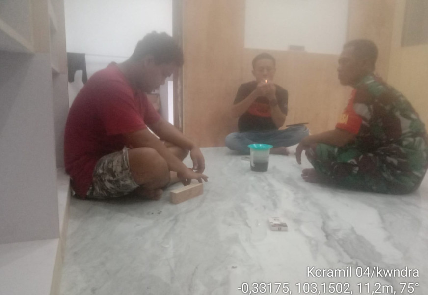 Babinsa Koramil 04/Kuindra Saling Bekerjasama Agar Dapat Membantu Warga Yang Terkena Musibah