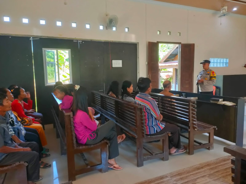 Gelar Minggu Kasih, Polsek Kempas Ajak Warga Ciptakan Kamtibmas selama Pelantikan Presiden dan Wakil Presiden