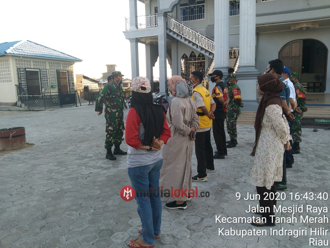 Koramil 02/Tanah Merah Lakukan Penegakan Disiplin Protokol Kesehatan Covid-19