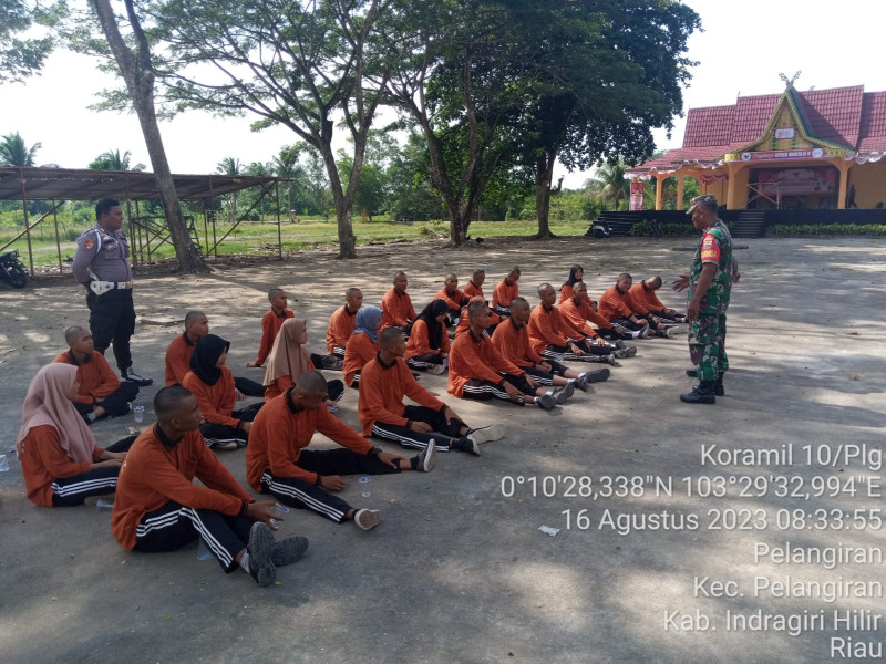 Babinsa Koramil 10/Pelangiran Berikan Arahan Kepada Anggota Paskibra