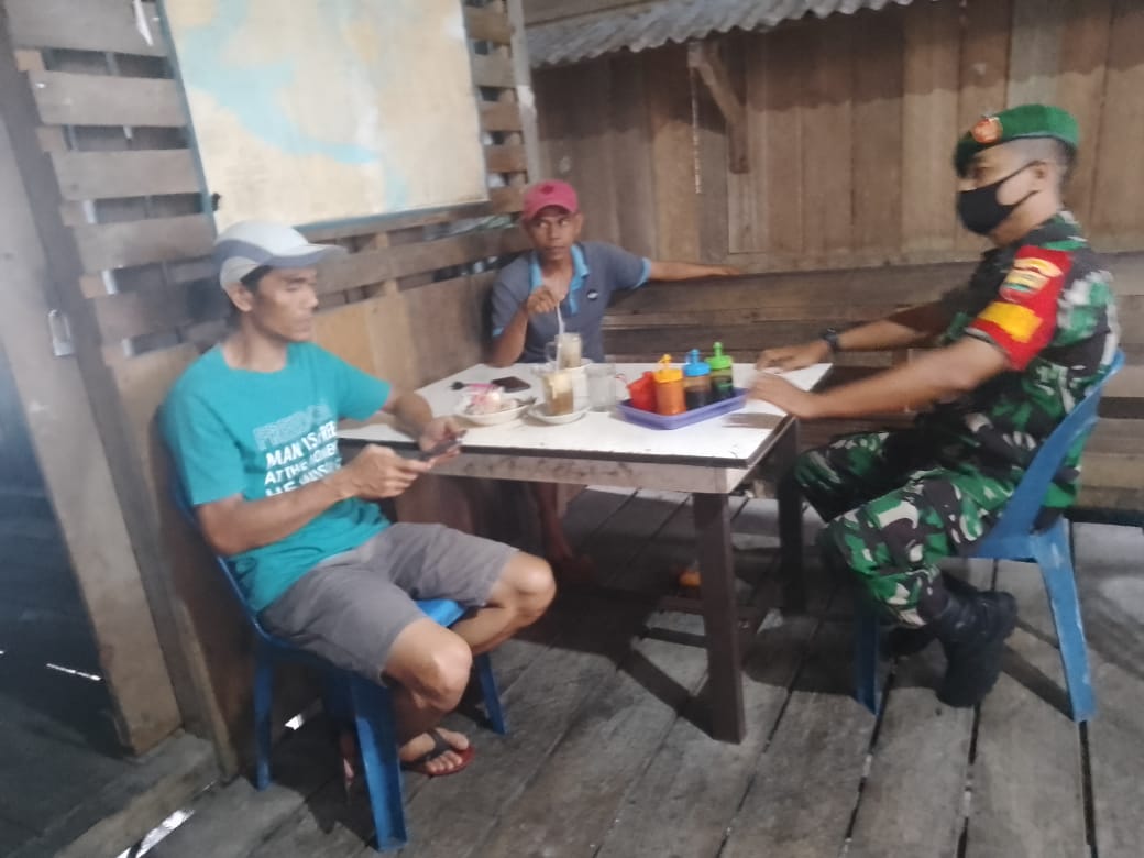 Demi Jaga Keamanan Desa, Babinsa Koramil 04/Kuindra Tetap Lakukan Komsos Rutin