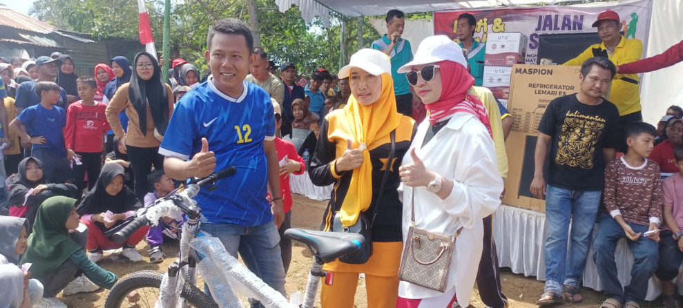 Calon Anggota DPRD Rohil Davil IV, Cindy Rahmadani SE Turut Serta Memeriahkan Lomba Jalan Santai di Bagan Batu