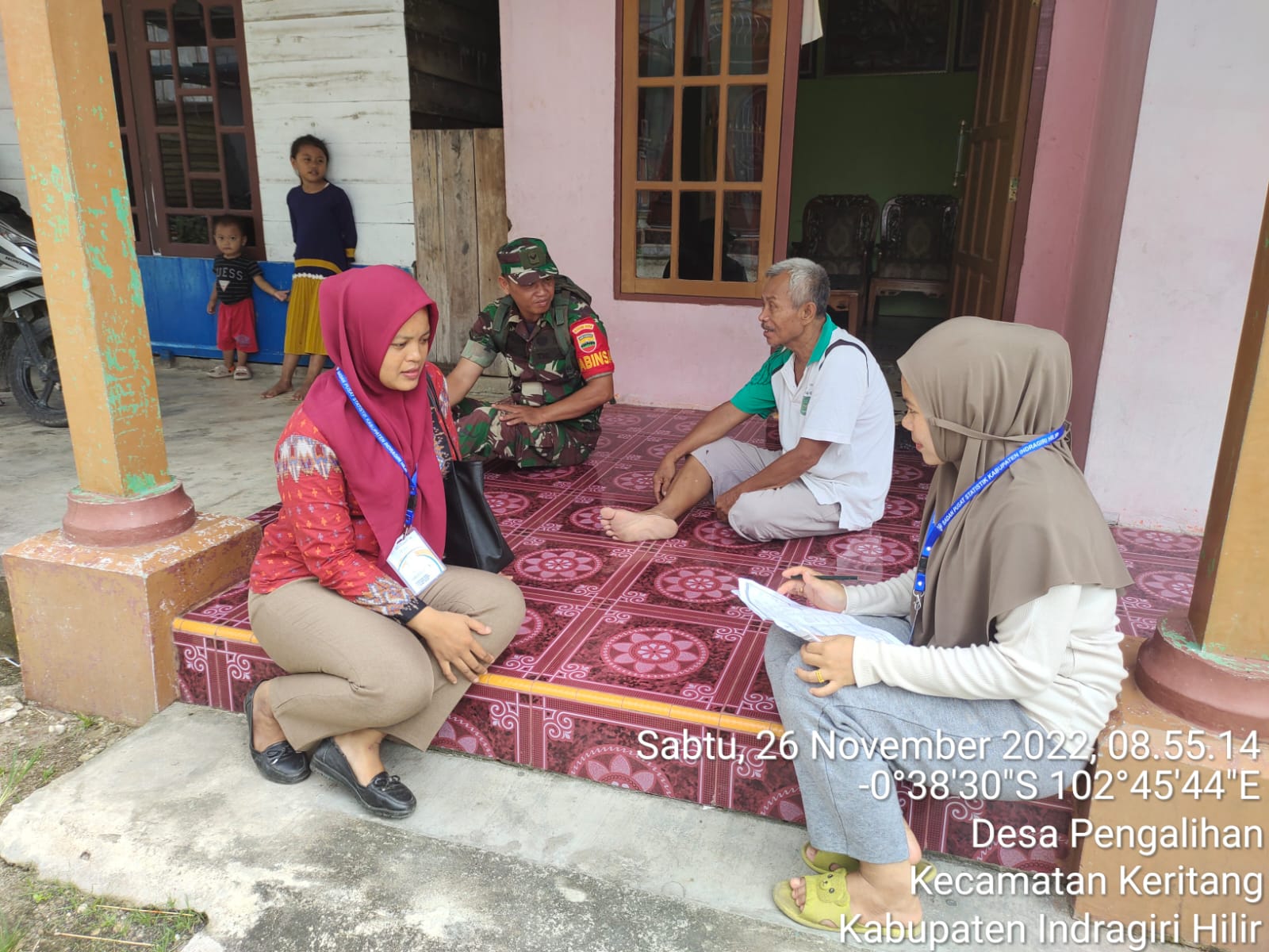 Jalin Kekompakan dan Jaga Keamanan Desa Bersama Babinsa Koramil 09/Kemuning