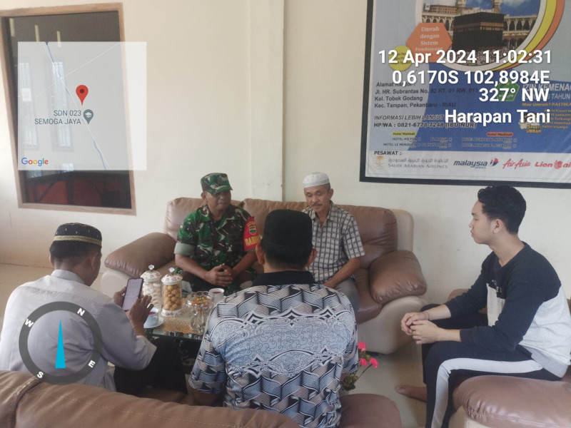 Babinsa 03/Tpl Komsos Dengan Tomas Dan Ketua Masjid di Desa Binaan