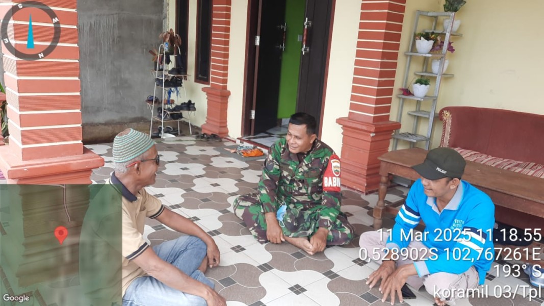 Jalin Silaturahmi di Bulan Ramadhan, Babinsa Koramil 03/Tempuling Tetap Lakukan Komsos Bersama Warga