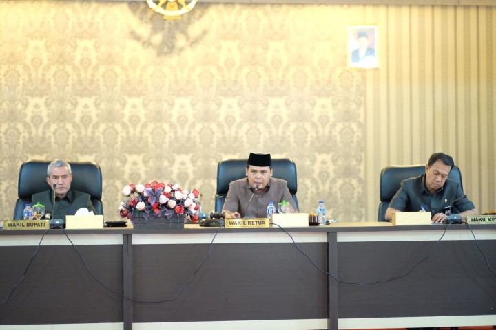 Wabup Ikuti Pandangan Umum Fraksi DPRD Terhadap Nota Keuangan APBD-P Merant 2018, Semua Fraksi Ucapk