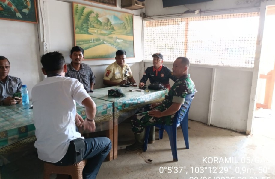 Babinsa 05/Gas Serda Rudi Ciptakan Keakraban dengan Warga Binaan Melalui Sarana Komsos