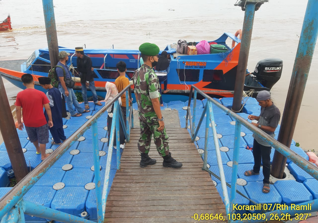 Terus Lakukan Pengawasan Terhadap Prokes Pada Pelabuhan Bot Perhubungan