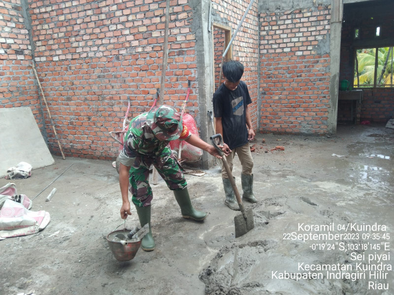 Giat Goro, Babinsa Koramil 04/Kuindra Wujudkan Kepedulian Antar Sesama