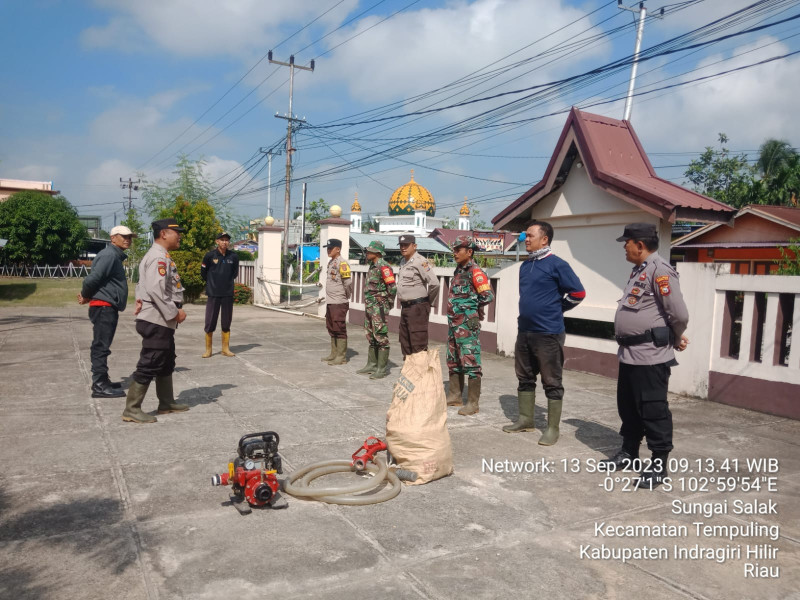 Apel Persiapan Patroli Karlahut, Babinsa 03/Tpl Bersama Polsek Tempuling Tinjau Lokasi Titik Hotspot Yang Terdeteksi Teknologi Satelit