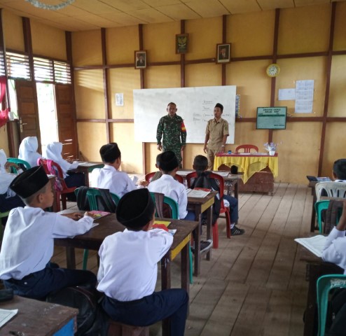 Koramil 05/Gas Berikan Wasbang di SMP N 1 Gaung, Siswa/i yang Ingin Menjadi TNI Bersuara
