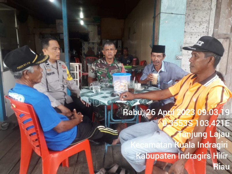 Babinsa Koramil 04/Kuindra Himbau Warga Yang Dilaut Agar Berhati-hati