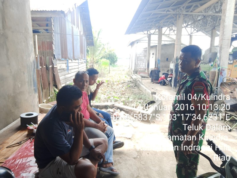 Komsos Babinsa dengan Warga Desa Teluk Dalam Berjalan Lancar