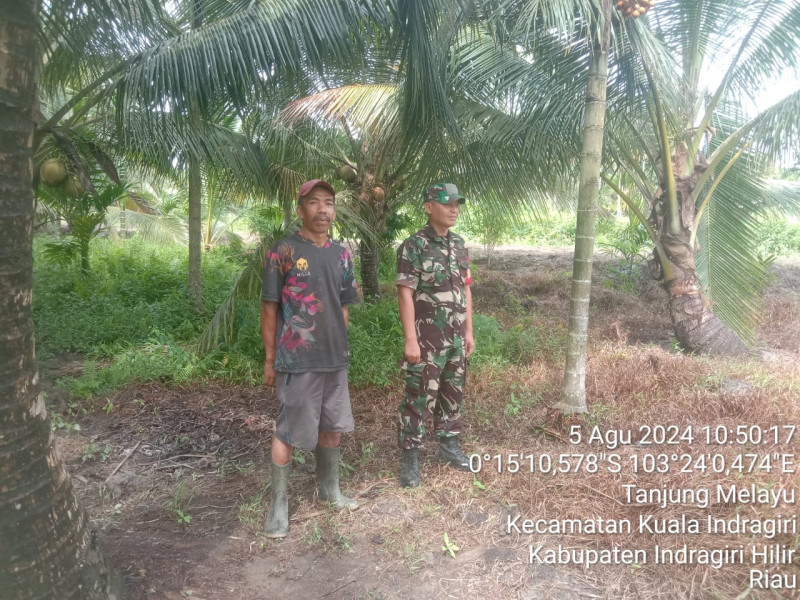 Giat Lakukan Pencegahan, Babinsa Koramil 04/Kuindra Rutin Laksanakan Patroli Dengan Warga