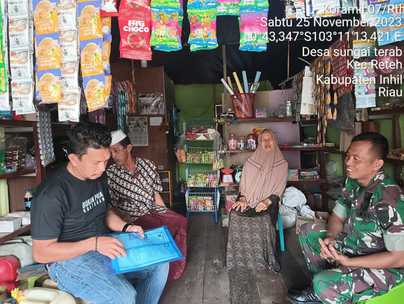 Jaga Kebersihan Lingkungan, Koramil 07/Reteh Ajak Masyarakat Untuk Terus Menjaga Daerah Binaan