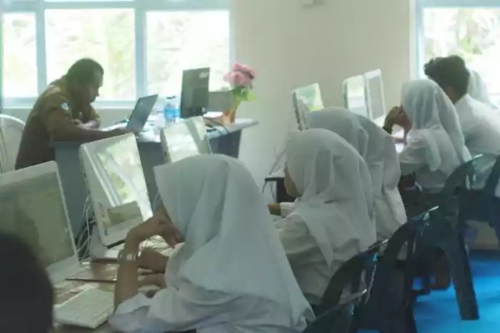 Pelaksanaan UNBK di SMK Negeri 1 Tanjungpinang. Kadis Pendidikan Kepri yakin, siswa siap menghadapi 