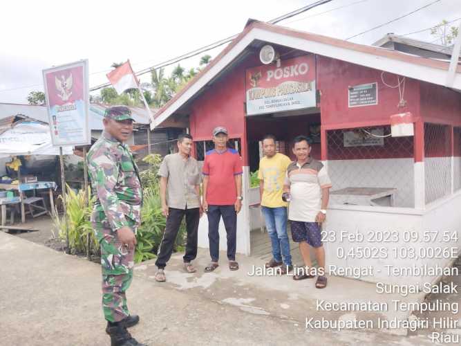 Babinsa 03/Tpl Serma Syamsul Azman Komsos di Kampung Pancasila