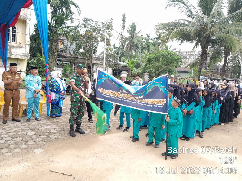 Menyambut Tahun Baru Islam, Danramil 07/Reteh Amankan Pawai Ta'aruf