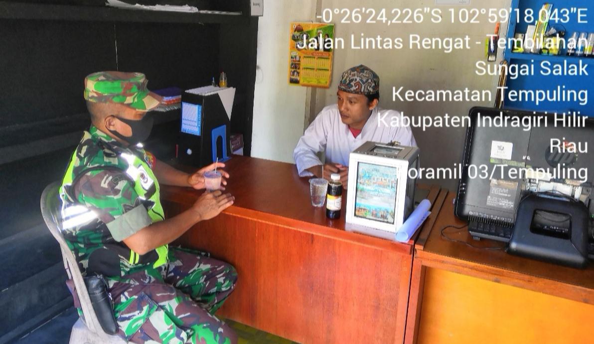 Babinsa Koramil 03/Tempuling Sambangi Warga Binaan Lakukan Komsos Guna Meningkatkan Keamanan Desa