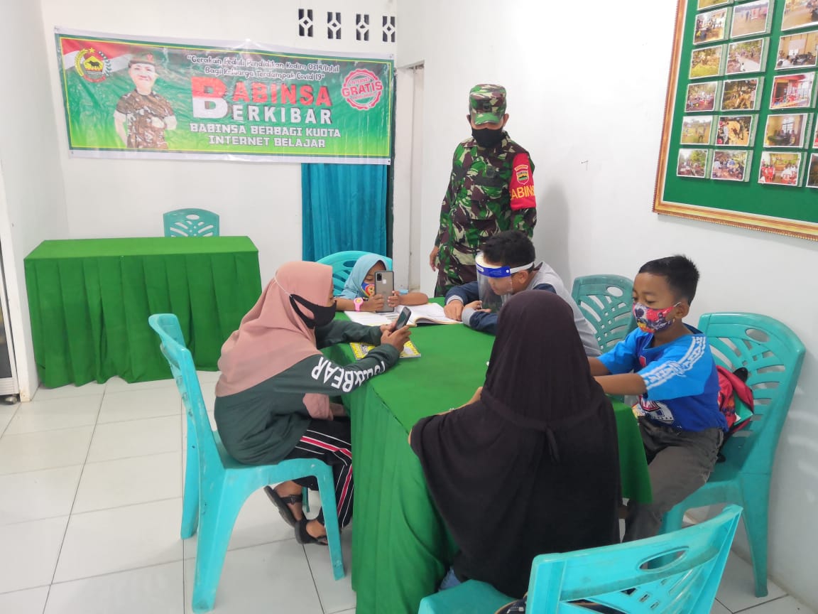 Koramil 03/Tempuling Kodim 0314/Inhil Mudahkan Siswa Kurang Mampu Belajar Online