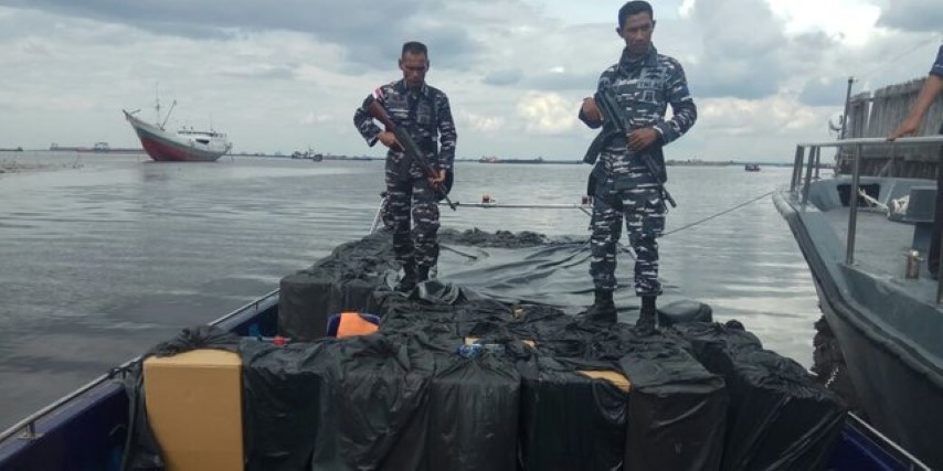 TNI di Dumai Sergap Dua Speed Boat Pembawa Miras dan Rokok Ilegal  TNI di Dumai Sergap Dua Speed Boat Pembawa Miras dan Rokok Ilegal