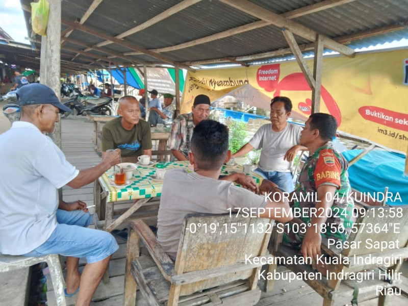 Melalui Komsos, Babinsa Koramil 04/Kuindra Terus Mempererat Tali Persaudaraan dan Pupuk Kebersamaan