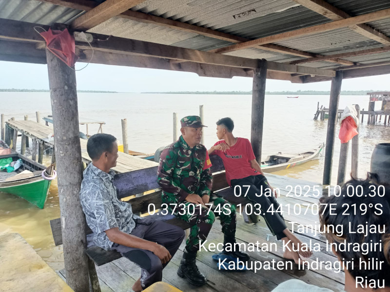 Babinsa Koramil 04/Kuindra dan Masyarakat Bersatu Bangun Keselamatan Nelayan
