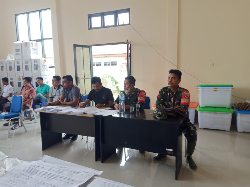 Giat Pengamanan Rapat Pleno Terbuka Rekapitulasi Hasil Pemilu Bersama Danramil 09/Kmg