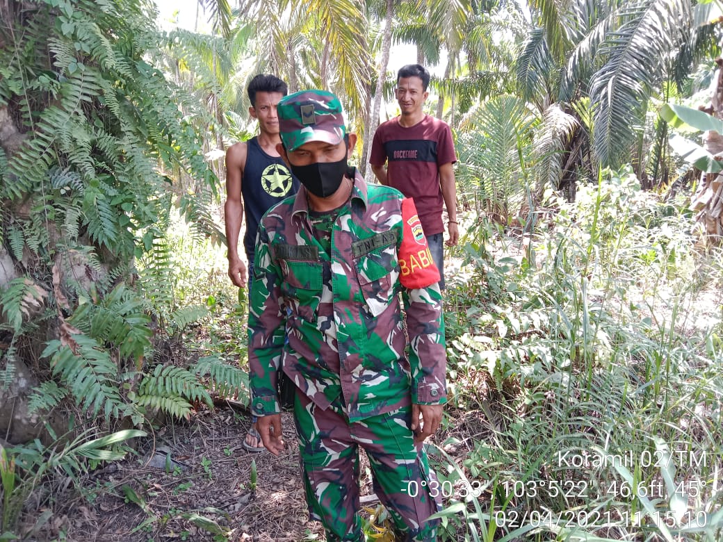 Personil Koramil 02/Tanah Merah Gencarkan Patroli Karhutla di Desa Sungai Rukam