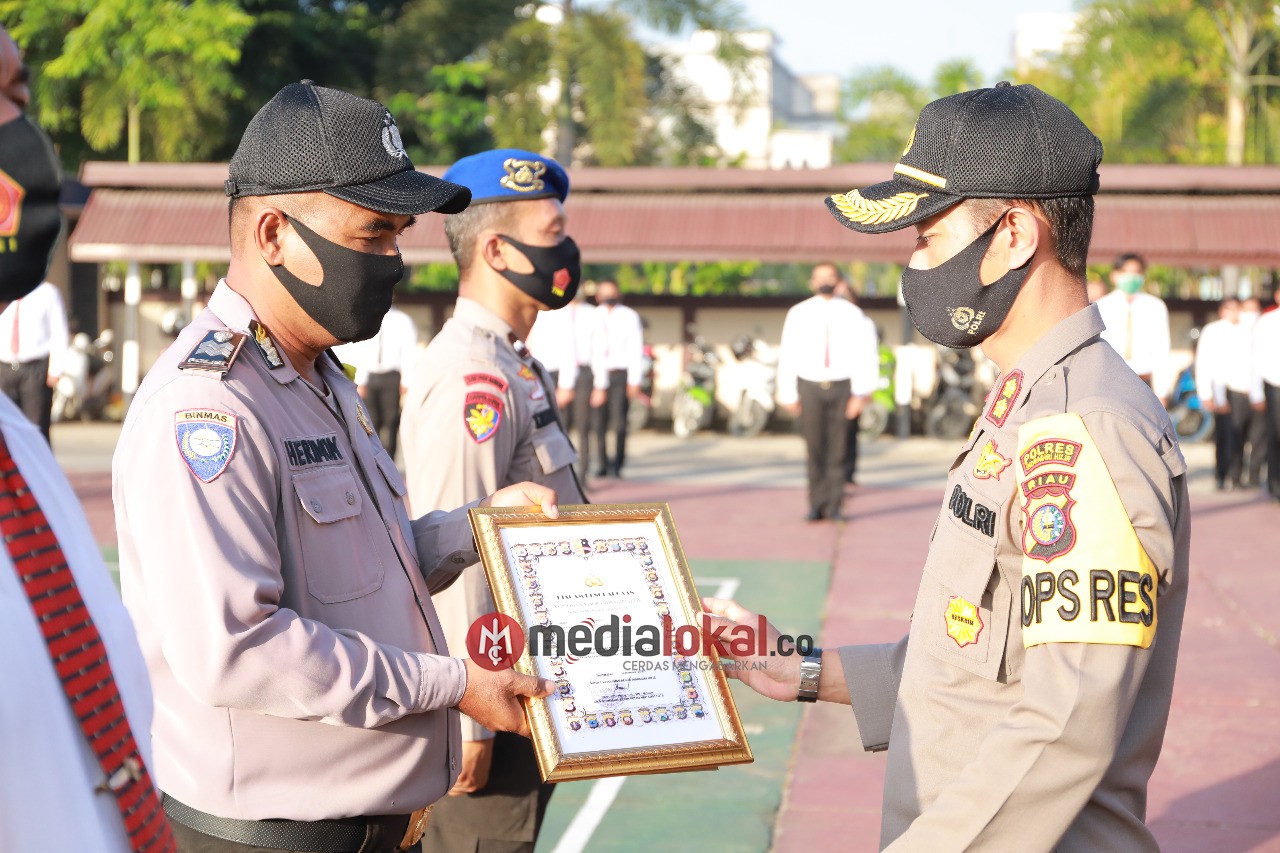 6 Bhabinkamtibmas Polsek GAS Terima Penghargaan Diantara 26 Personil Polres Inhil Berprestasi
