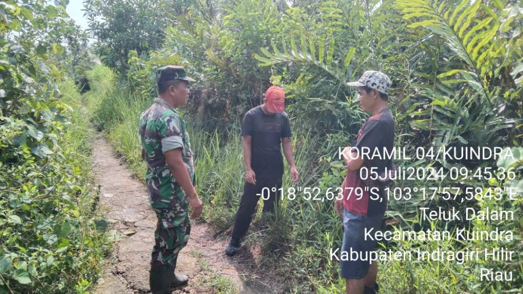 Memasuki Musim Kemarau, Babinsa Koramil 04/Kuindra Cegah Kebakaran Hutan dan Lahan