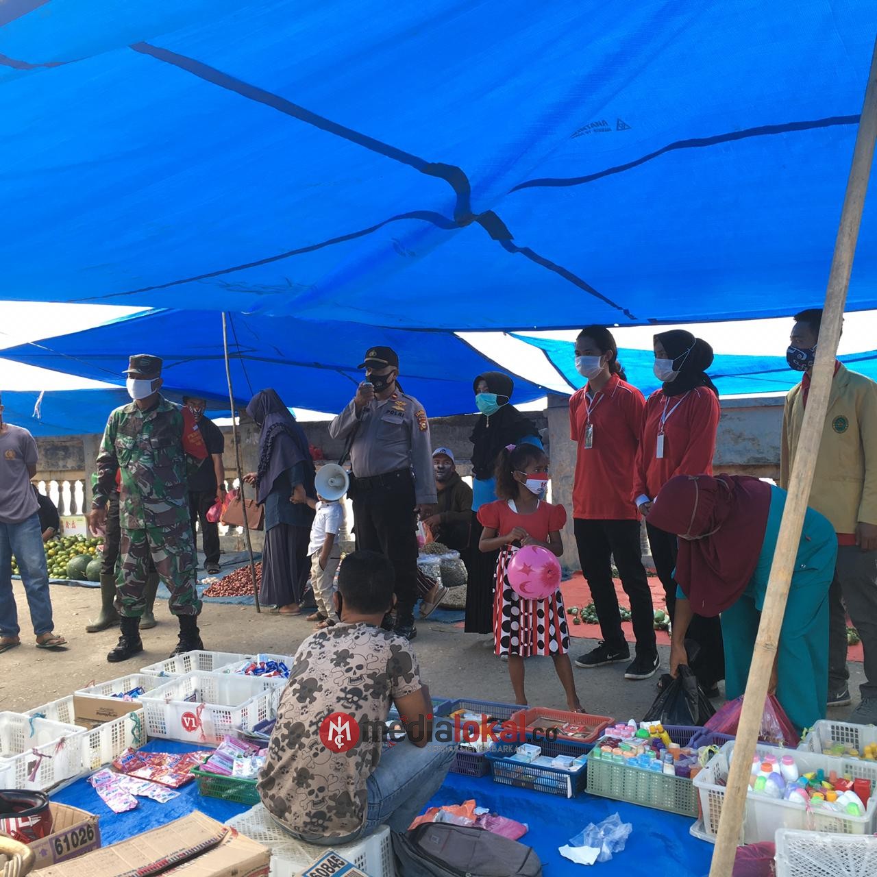 Bersama Satgas Covid-19, KKN Unisi Laksanakan Penertiban di Pasar Pekan Sungai Piring