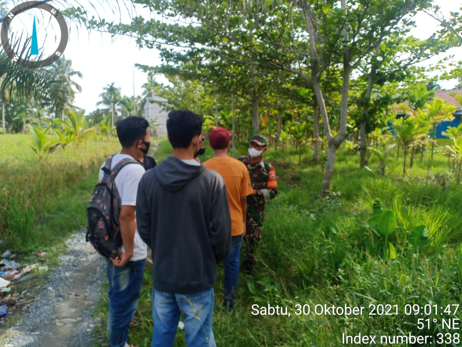 Babinsa Koramil 09/Kemuning Lakukan Pengendalian Karhutla di Kotabaru Seberida