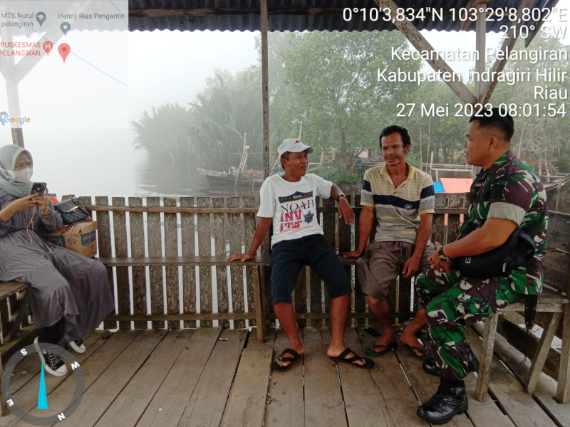 Babinsa Koramil 10/Plg Bangun Komsos Bersama Warga Demi Jaga Silaturahmi Yang Baik