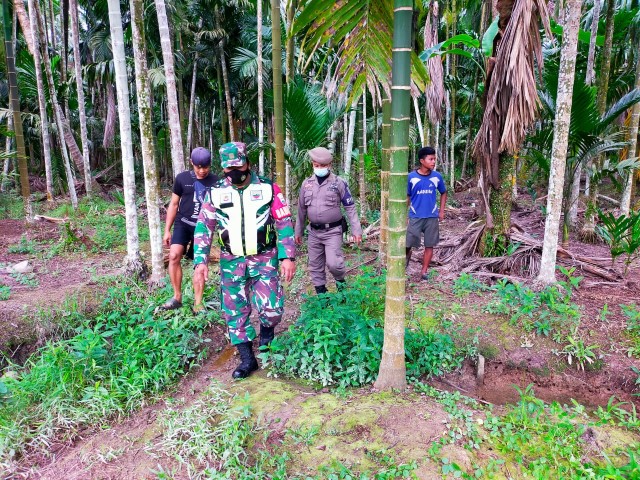 Koptu Suriyanto Lakukan Patroli Karhutla di Parit 3 Pulau Kijang