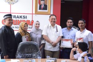 Anggota DPRD Provinsi Riau Nurzafri Tanjung Menggelar Penyerahan Hadiah Pemenang Lomba Ekspresi Tope