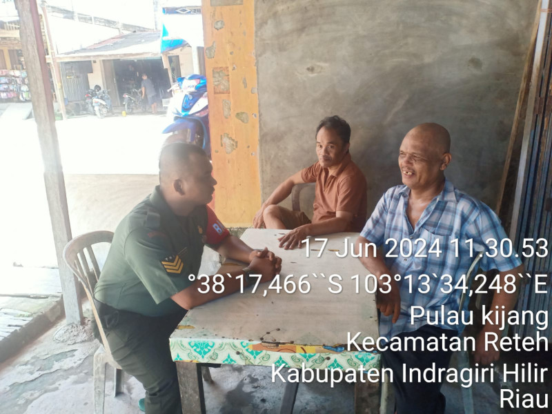 Babinsa Serka Ferry Barus Jalin Tali Silaturahmi Antar Sesama Warga Melalui Komsos