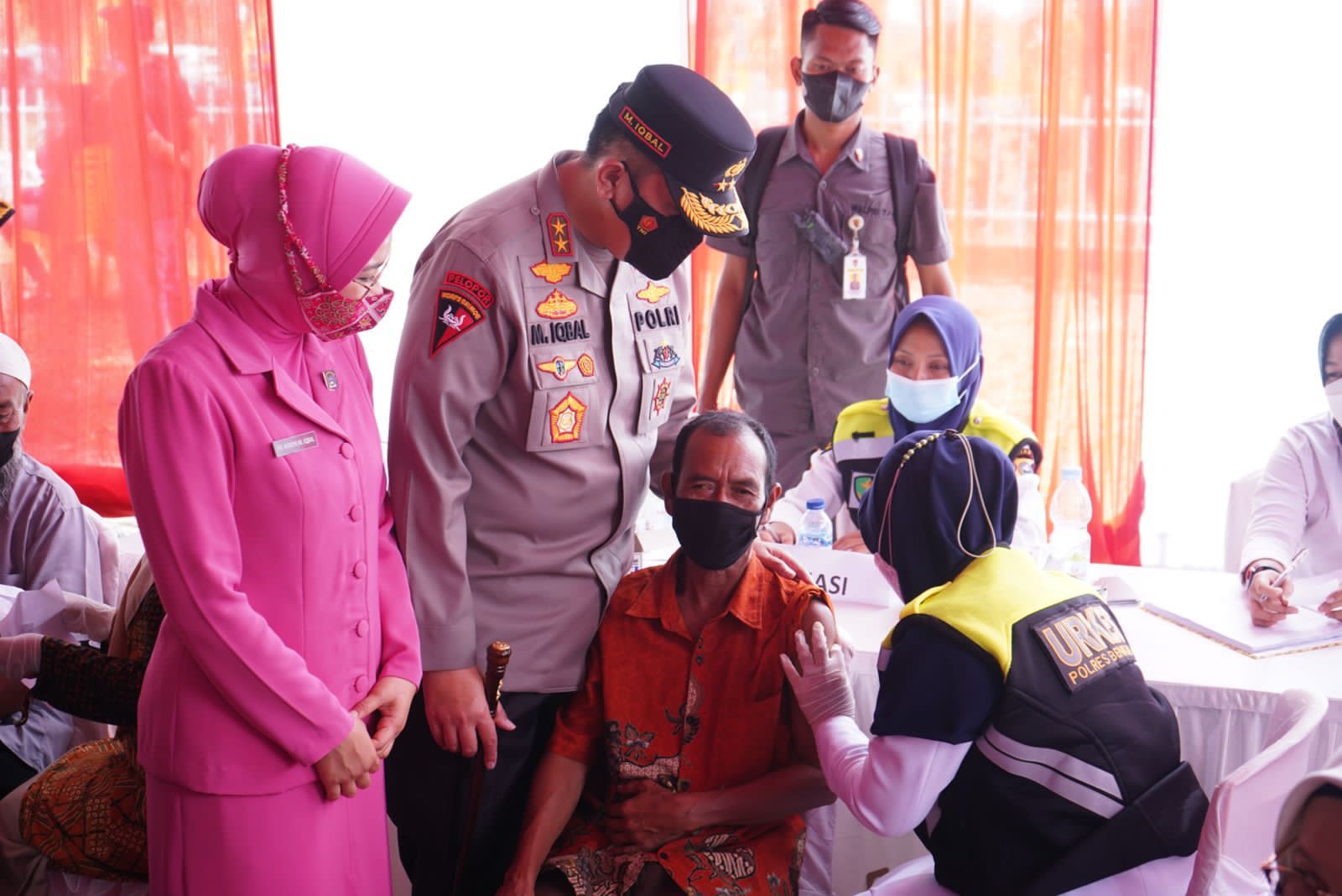 Dukungan Masyarakat Bukti Nyata Kecintaan Terhadap Polri,Kapolda Riau : Layani Tanpa Pamrih