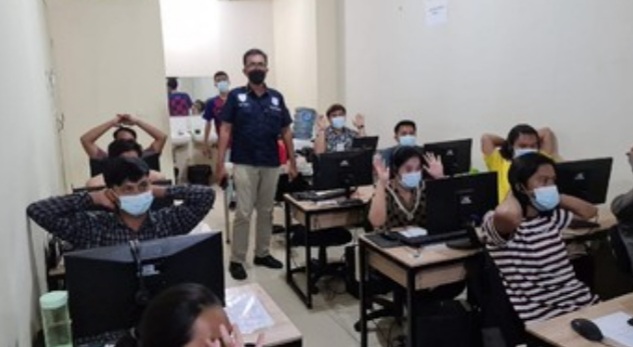 Kantor Pinjaman Online di Digerebek Polisi, Puluhan Karyawan Ditangkap