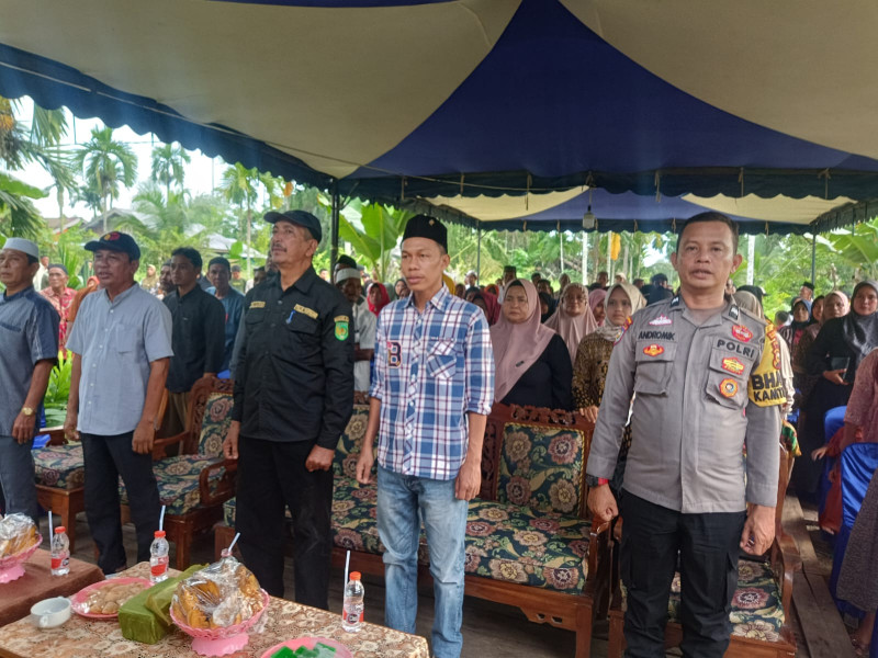 Bhabinkamtibmas Desa Teluk Tuasan Aipda Andromik Hadiri Undangan Reses Anggota DPRD Provinsi Riau Di Desa Binaan