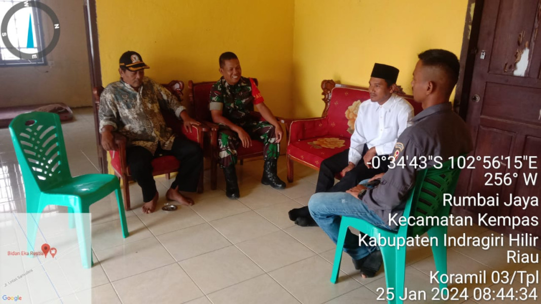 Jalin Silaturahmi Melalui Komsos Bersama Babinsa Koramil 03/Tpl Dengan Masyarakat Setempat