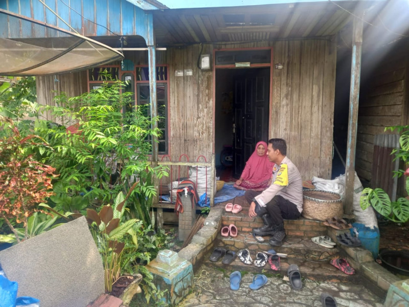 Aipda Deni Hidayat Laksanakan Cooling System Dalam Rangka Operasi Mantap Praja Di Desa Binaan