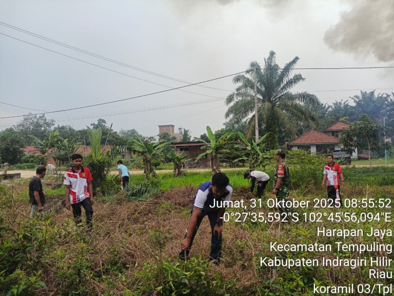 Babinsa Kopka RH Tambunan Pimpin Gotong Royong Bersihkan Lokasi Koperasi Merah Putih: Semangat Kebersamaan di Desa Harapan Jaya