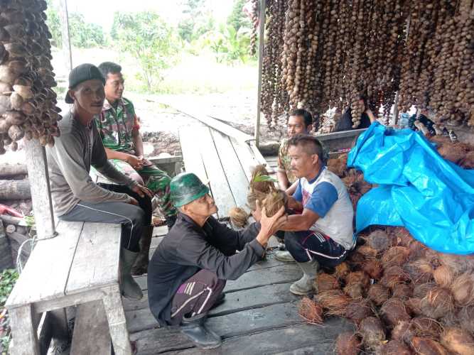 Sosialisasi Komcad Bersama Babinsa Koramil 04/Kuindra Di Daerah Binaan