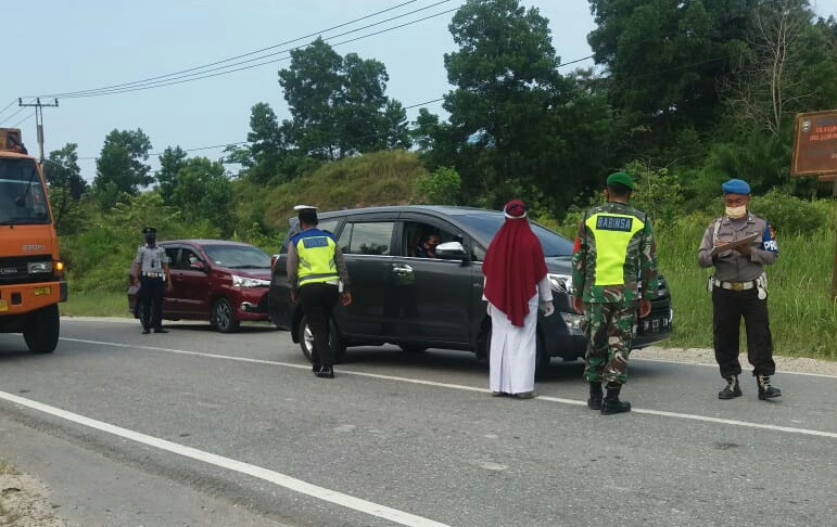 Melaksanakan Penegakan Disiplin, TNI /Polri, Dishub dan Diskes Siaga di Pos Pantau Covid-19 Melaksanakan Penegakan Disiplin, TNI /Polri, Dishub dan Diskes Siaga di Pos Pantau Covid-19