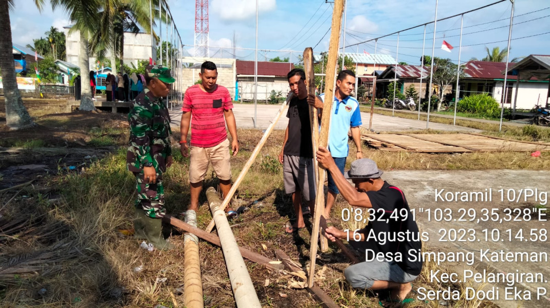 Dalam Memeriahkan HUT RI Ke 78, Babinsa Koramil 10/Plg Ajak Masyarakat Untuk Bergotongroyong dan Jaga Kekompakan Antara Sesama