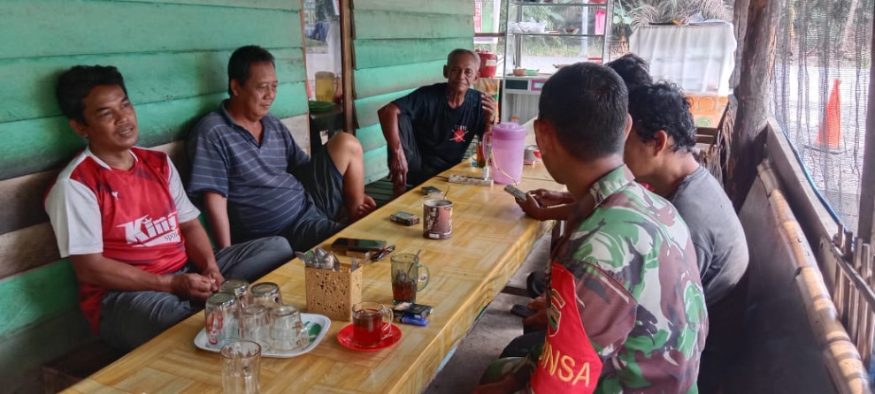 Dengan Komsos, Koramil 07/Reteh Jalin Tali Silaturahmi Dengan Masyarakat